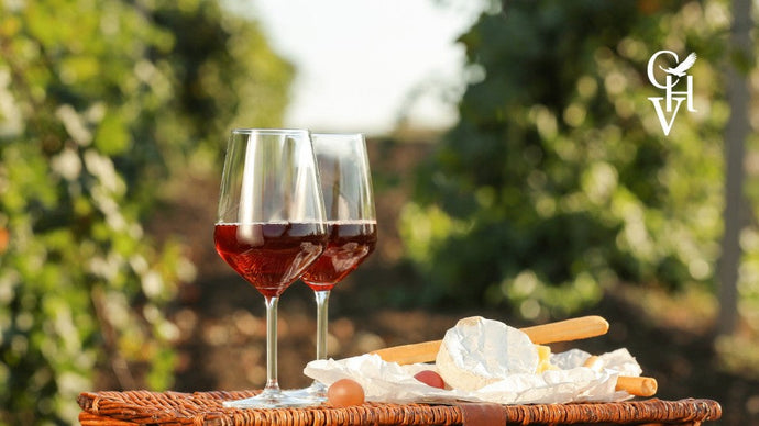 Discovering the Delights of Summer Wines at Cooper's Hawk Vineyards: A Guide to Refreshing Flavors